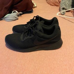 Nike tanjun shoes